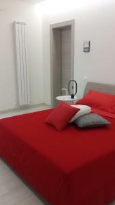 A bed or beds in a room at Villa Joy - Iconic Heritage Rooms