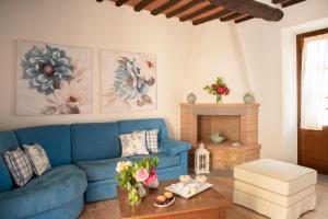 A seating area at Villa Pianora
