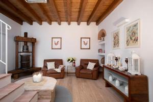 A seating area at Villa Pianora