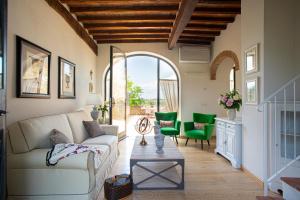 A seating area at Villa Pianora