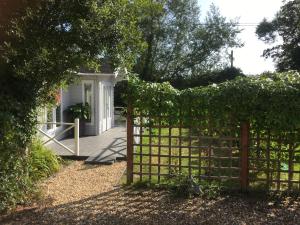 Сад в Willow House B&B