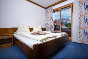 Letto o letti in una camera di Berghof Mitterberg