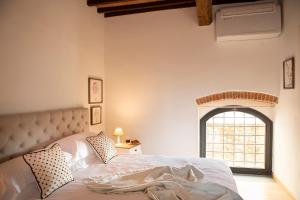 A bed or beds in a room at Villa Pianora