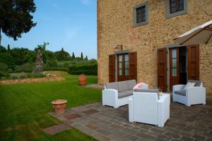 A seating area at Villa Pianora