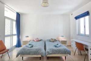 Säng eller sängar i ett rum på HV12 - Sea Front Penthouse