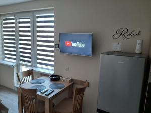 TV a/nebo společenská místnost v ubytování Apartment RELAX