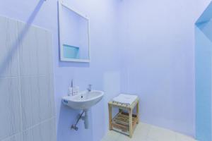 A bathroom at OYO 1291 Asipra House