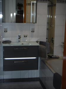 Koupelna v ubytování Ferienwohnung Mondfänger + 24 fotografií