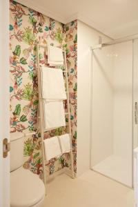 a bathroom with a towel rack next to a shower at Estudio nuevo centro de Vigo in Vigo