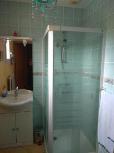 a bathroom with a shower and a sink at Villa Lescala in Blaye