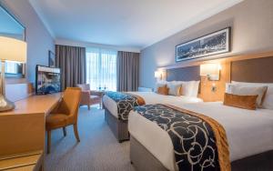 Katil atau katil-katil dalam bilik di Clayton Hotel Cardiff Lane