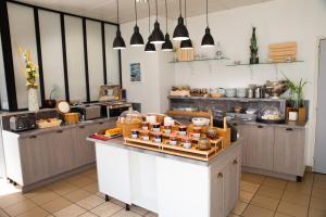 Una cocina o zona de cocina en Cerise Lannion