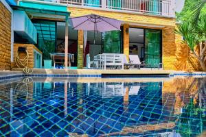 Bazén v ubytování 4poolvillas nebo v jeho okolí
