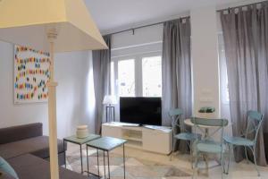 A television and/or entertainment centre at Luxury Apartment Bravo Murillo y Cuatro Caminos B