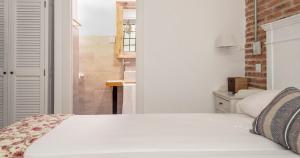 Ein Bett oder Betten in einem Zimmer der Unterkunft Luxury Apartment museum mile. Air condicioning