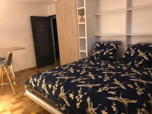 Postel nebo postele na pokoji v ubytování L'ÉPERVIER BLANC