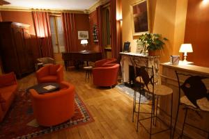 Posezení v ubytování Hôtel de charme L'Orée du Parc