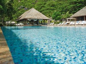 Bazén v ubytování Four Seasons Resort Seychelles nebo v jeho okolí