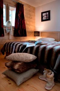 Postel nebo postele na pokoji v ubytování CGH Résidence Boutique Le Lodge des Neiges