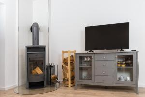 a living room with a fireplace with a tv on top at Casa Teutoburgia in Herne