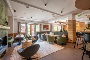 Ο χώρος του lounge ή του μπαρ στο Natur- & Wanderhotel Tuxertal