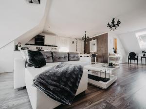 a living room with a white couch and a table at Apartament Rynek Pniewy in Pniewy