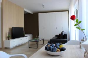 TV a/nebo společenská místnost v ubytování Little Romance in Bratislava