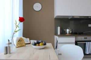 Kuchyň nebo kuchyňský kout v ubytování Little Romance in Bratislava