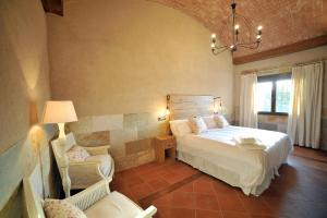 Casa Rural Alma Del Tajo, Toledo, Puy Du Fou tesisinde bir odada yatak veya yataklar