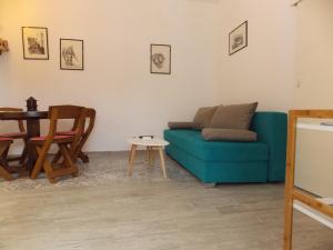 Posedenie v ubytovaní Apartment with private garden, hot tub, WiFi, SAT TV, Klima, near beach