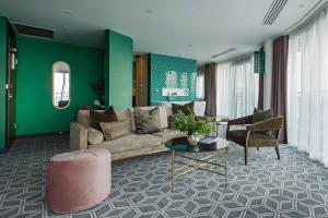 a living room with a couch and a table at Waterfront Southport Hotel in Southport