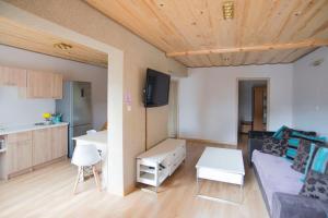 Afbeelding uit fotogalerij van Domki u Justyny Podgórzyn Karpacz Sosnówka in Podgórzyn