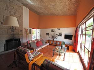a living room with a couch and a table at Casa do Sol in Moledo