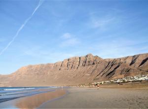 Galería fotográfica de Canaryislandshost l Surf Lanzarote en Famara