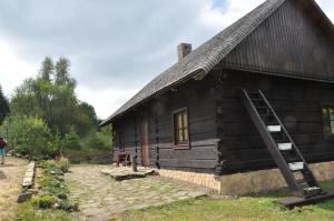 a log cabin with a ladder on the side of it at KURNACHATA in Wetlina