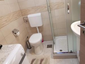 Ένα μπάνιο στο Apartment Natali