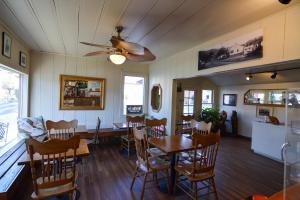 a dining room with a table and chairs at River Rock Inn in Mariposa