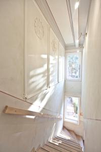 a staircase in a house with two windows at Altstadt Gästehaus in Lutherstadt Wittenberg