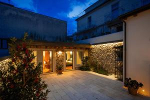 a courtyard of a house with a stone wall at Garni il Concale in Castel di Sangro