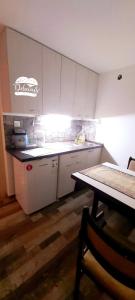 Apartment KARADAK的厨房或小厨房