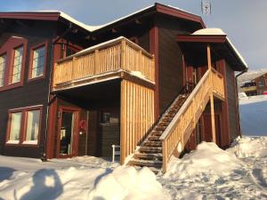 赫馬凡的住宿－Vid Gondolen，小木屋,带雪地甲板
