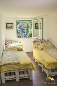 Postel nebo postele na pokoji v ubytování Guesthouse Edelnice
