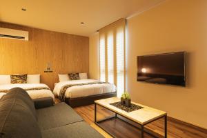 Un pat sau paturi într-o cameră la GRAND BASE Iolani