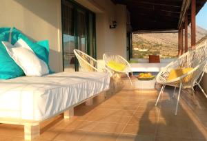 A seating area at 360 Panorama House - Gazing at Horizon and the Stars of the Galaxy in the night - Fresh Cool breeze most of the time - just 7 min from the beach