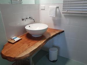 A bathroom at Daintree Village Bed and Breakfast 