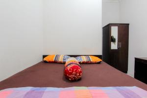 Una cama o camas en una habitación de JJ House Wahid Hasyim