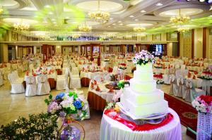 a large banquet hall with a wedding cake on a table at Khách sạn Đồng Nai in Bien Hoa