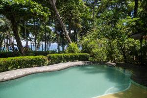 The swimming pool at or close to La Ponderosa