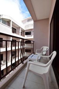 En balkon eller terrasse på Dynasty Inn Pattaya