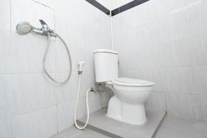 Ванная комната в Super OYO 1250 Unta Residence